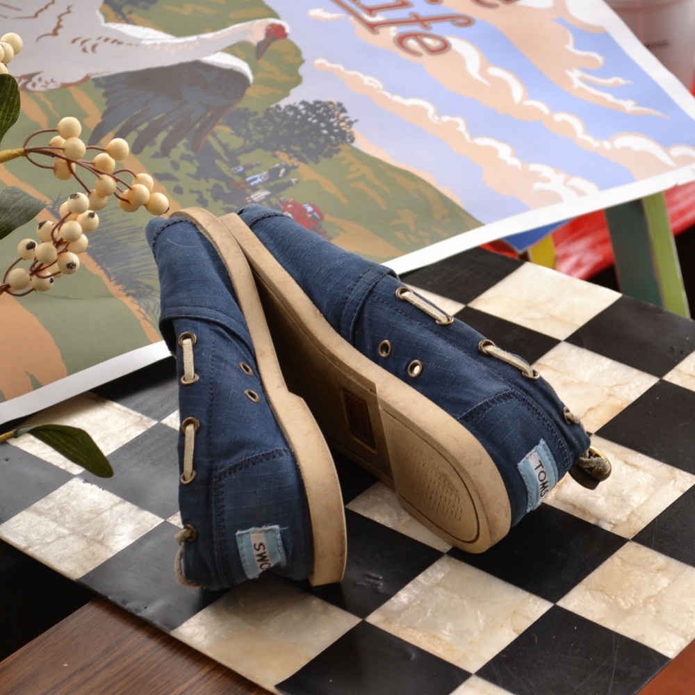 LOWEST Toms Blue Boat Shoes // 5.5